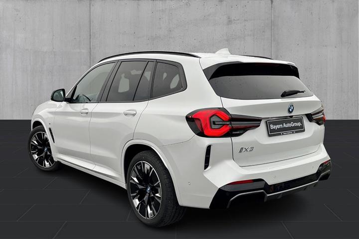Hvid BMW iX3 fra 2024