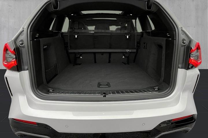 Hvid BMW iX3 fra 2024