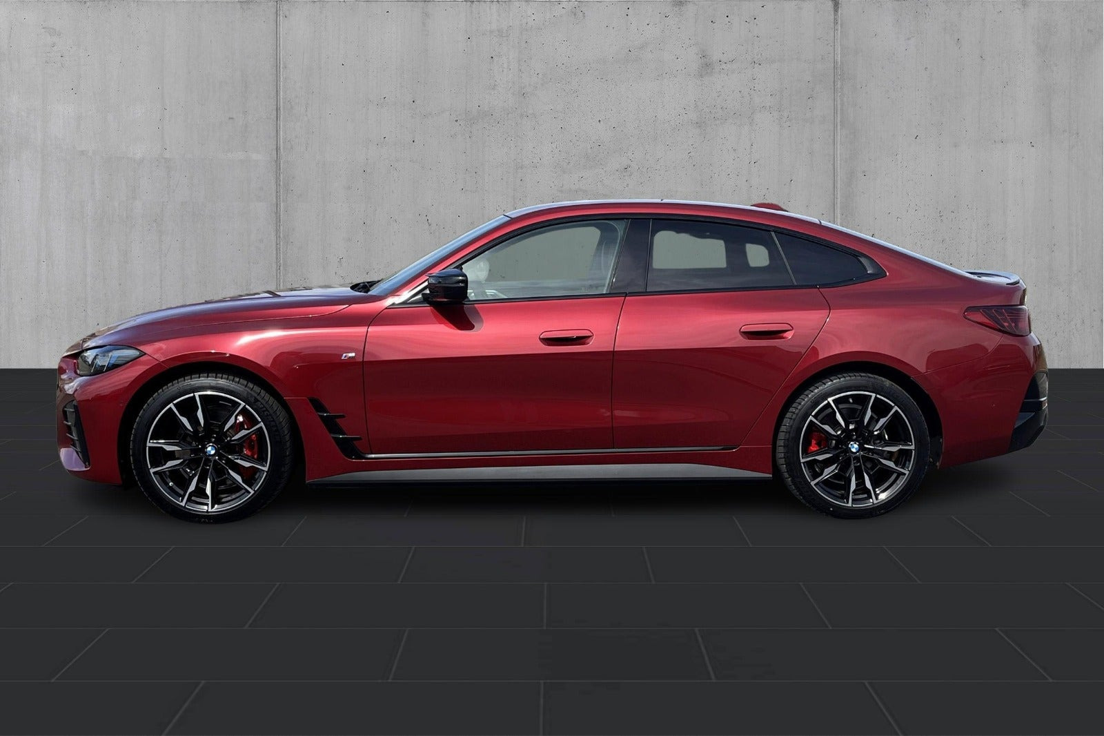 Grå BMW i4 fra 2025