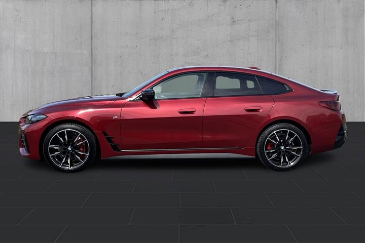 Grå BMW i4 fra 2025