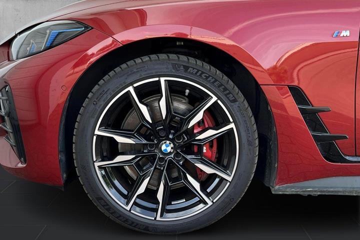 Grå BMW i4 fra 2025