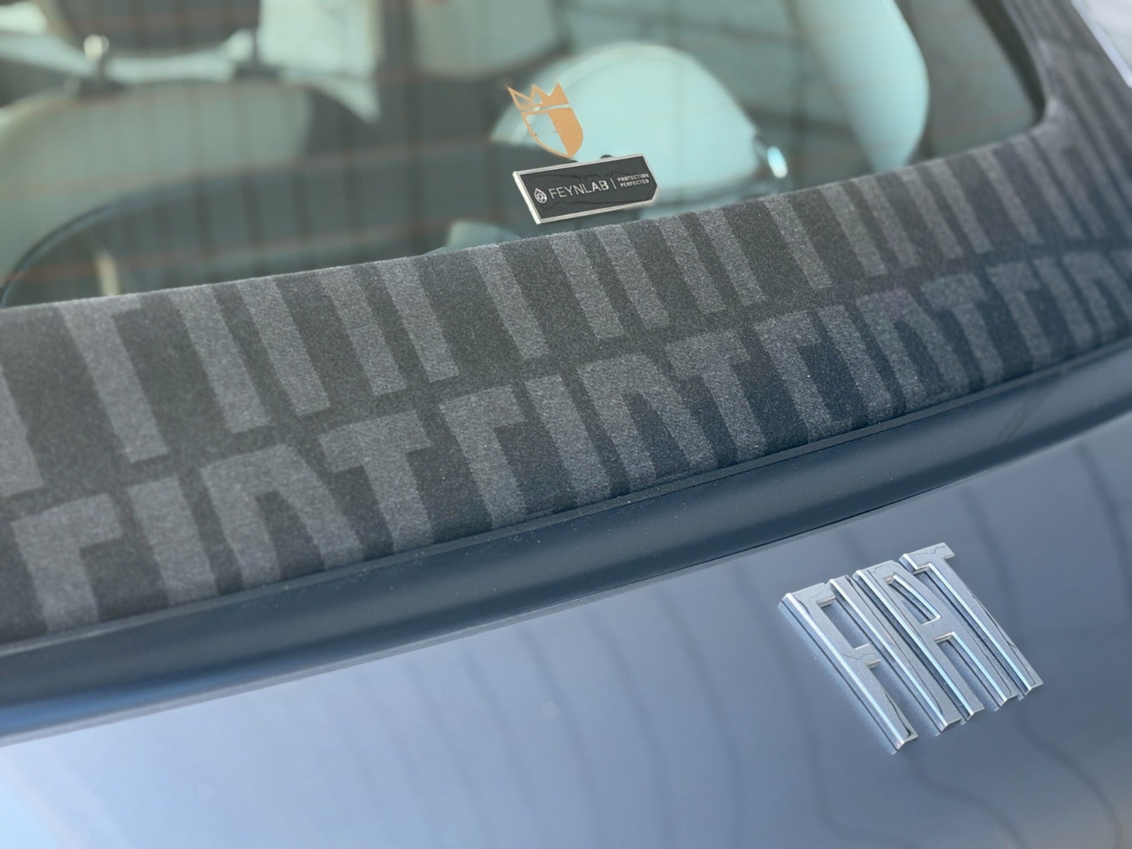 Grå Fiat 500e fra 2023