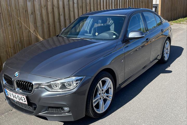 Grå BMW 320i fra 2019 set udefra