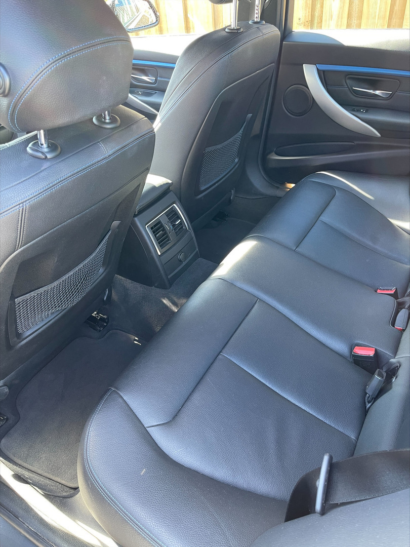 Grå BMW 320i fra 2019