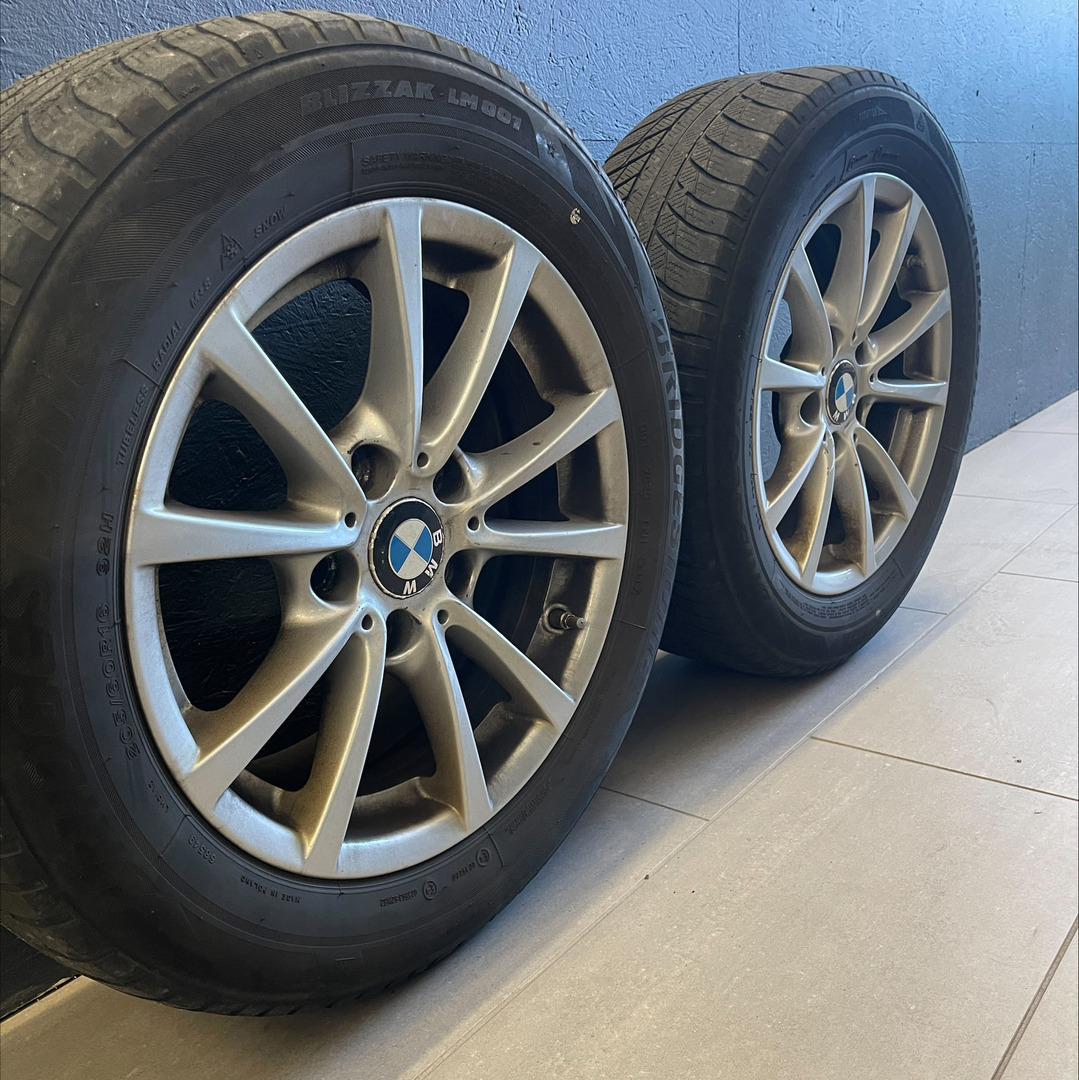 Grå BMW 320i fra 2019
