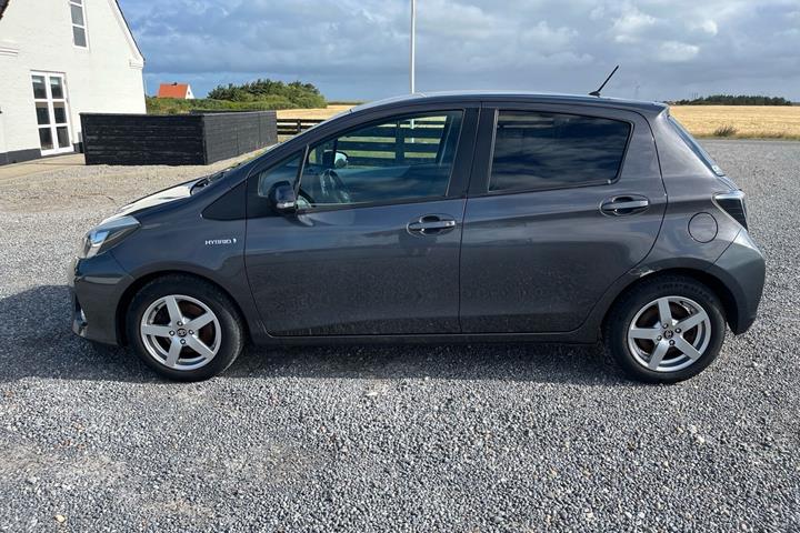 Sort Toyota Yaris fra 2014