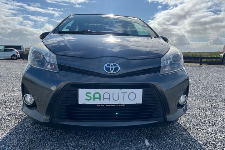 Sort Toyota Yaris fra 2014