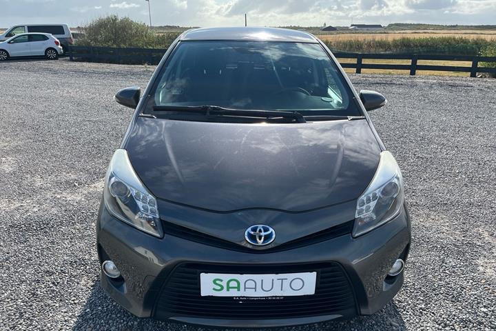 Sort Toyota Yaris fra 2014