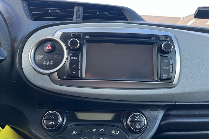 Sort Toyota Yaris fra 2014