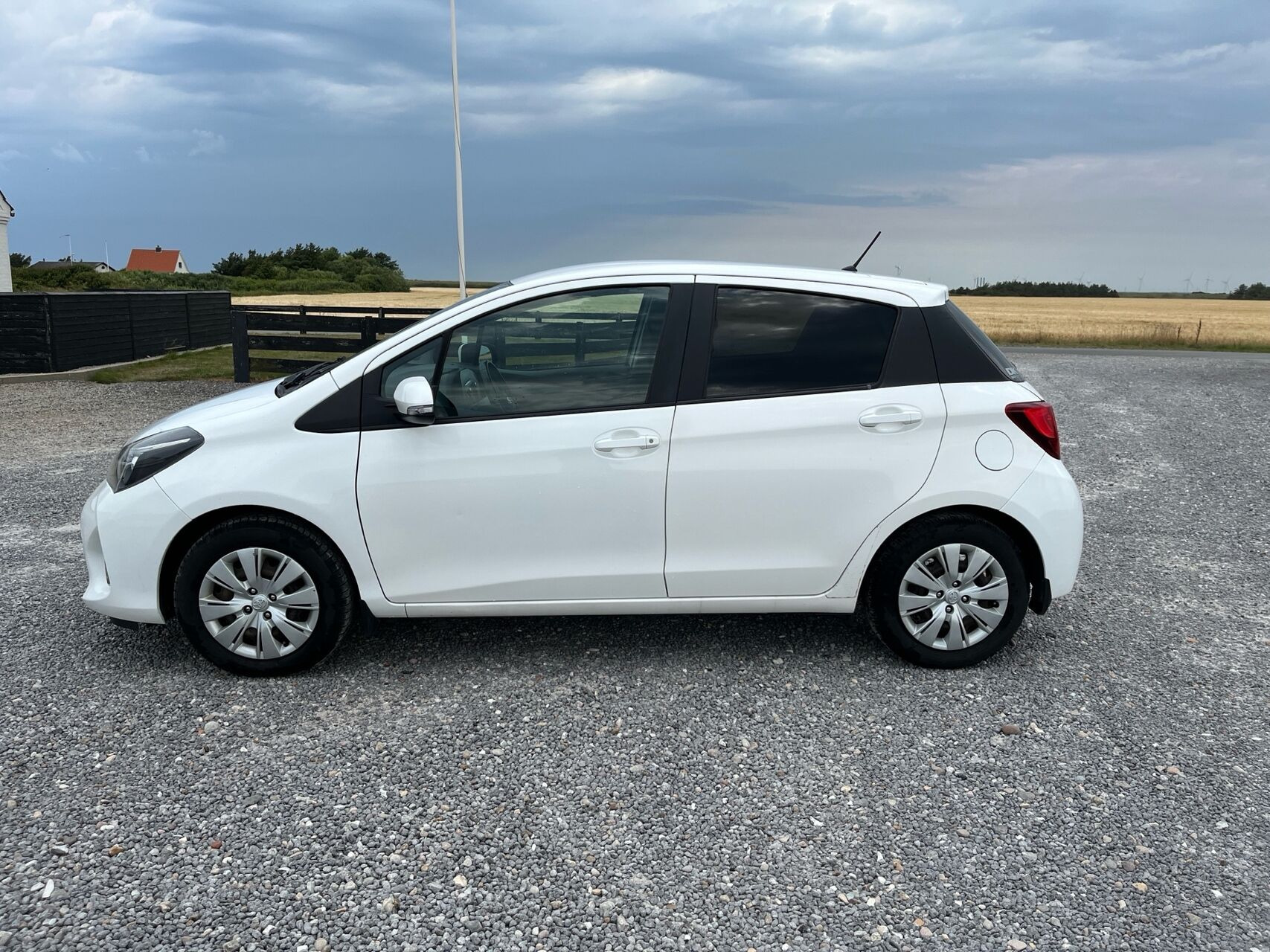 Hvid Toyota Yaris fra 2016