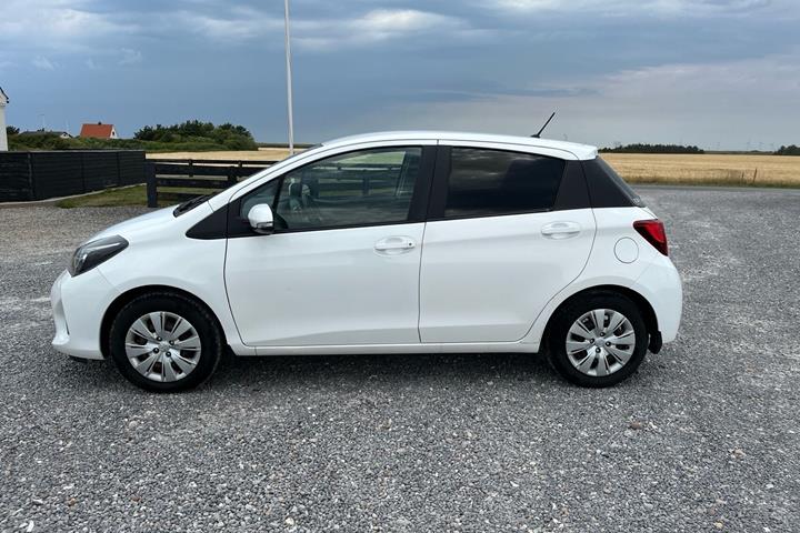 Hvid Toyota Yaris fra 2016