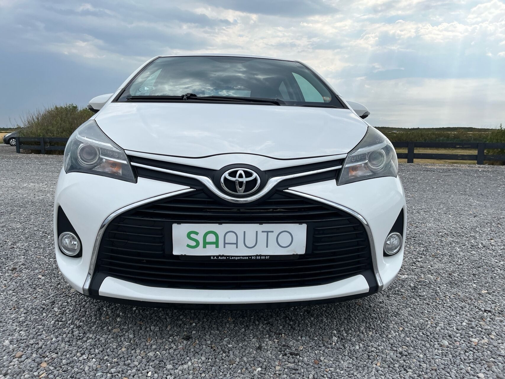 Hvid Toyota Yaris fra 2016