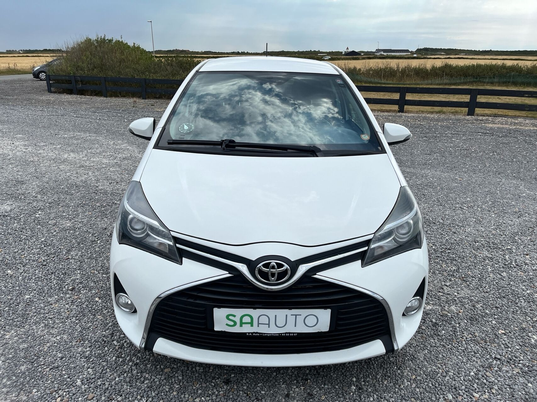 Hvid Toyota Yaris fra 2016