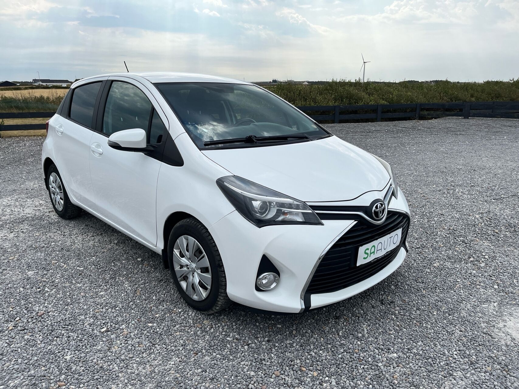 Hvid Toyota Yaris fra 2016