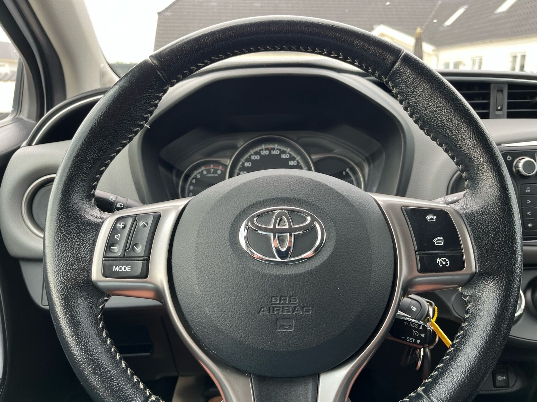 Hvid Toyota Yaris fra 2016