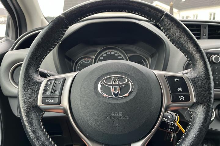 Hvid Toyota Yaris fra 2016