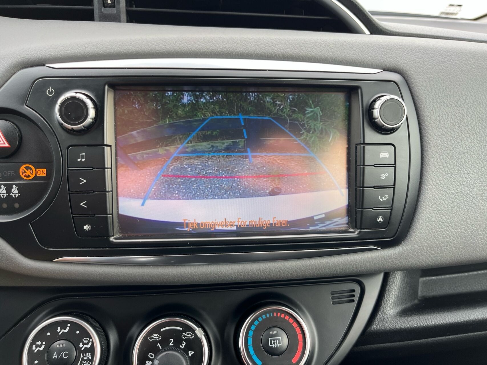 Hvid Toyota Yaris fra 2016
