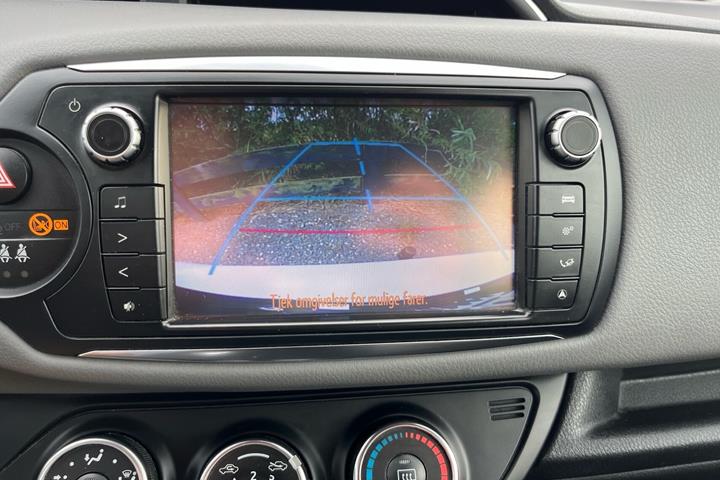 Hvid Toyota Yaris fra 2016