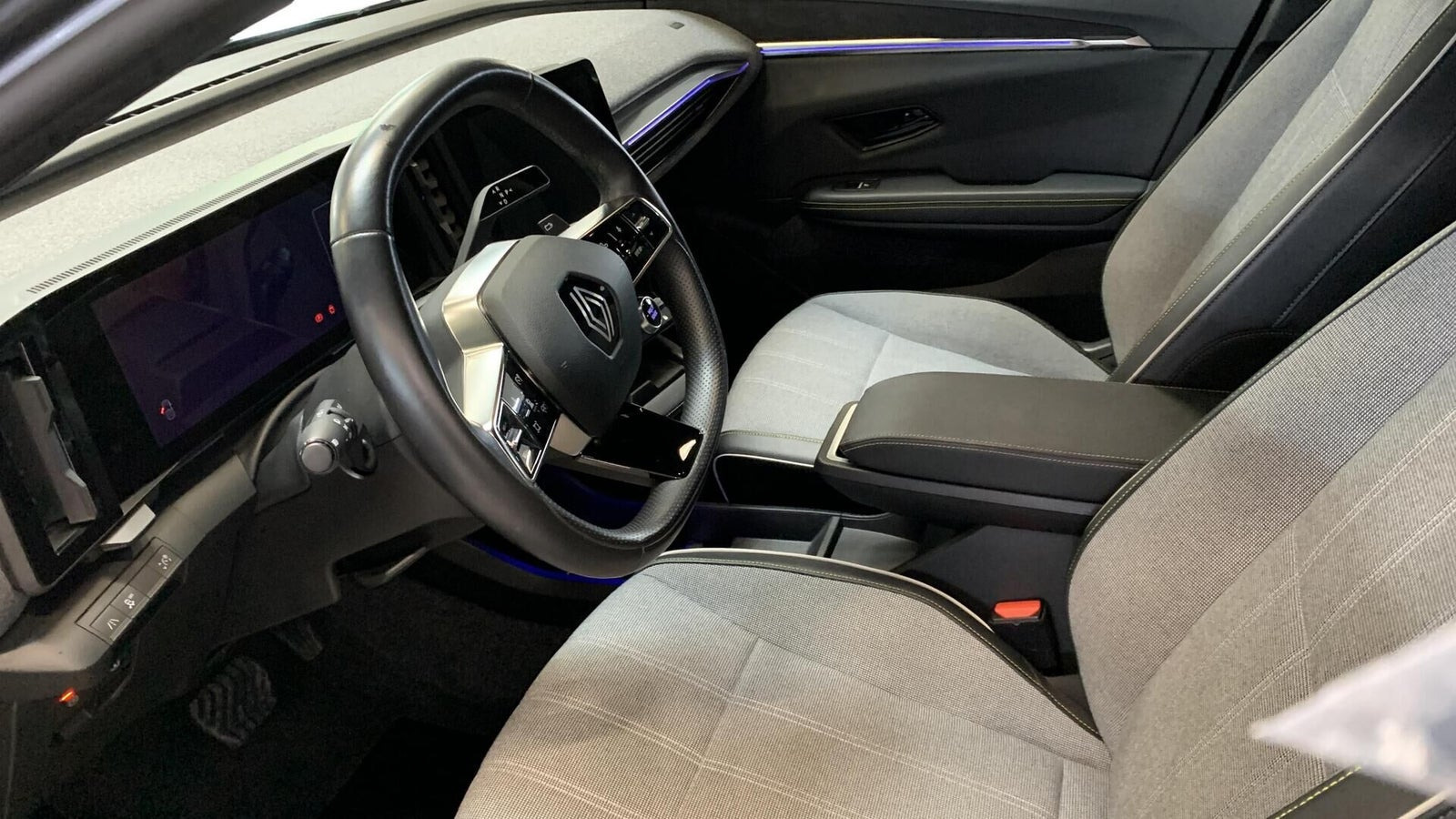 Grå Renault Megane E-Tech fra 2023