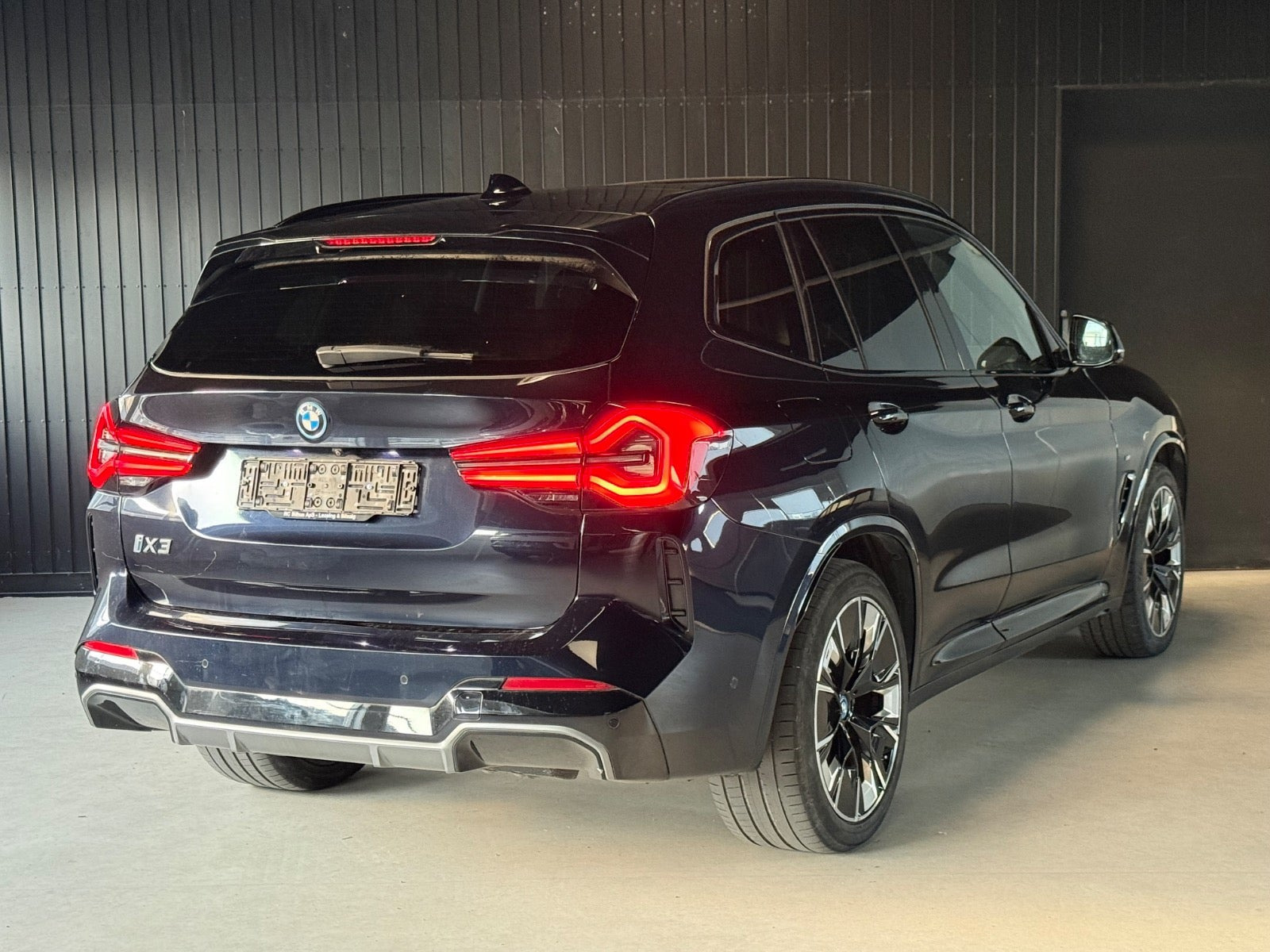Sort BMW iX3 fra 2022