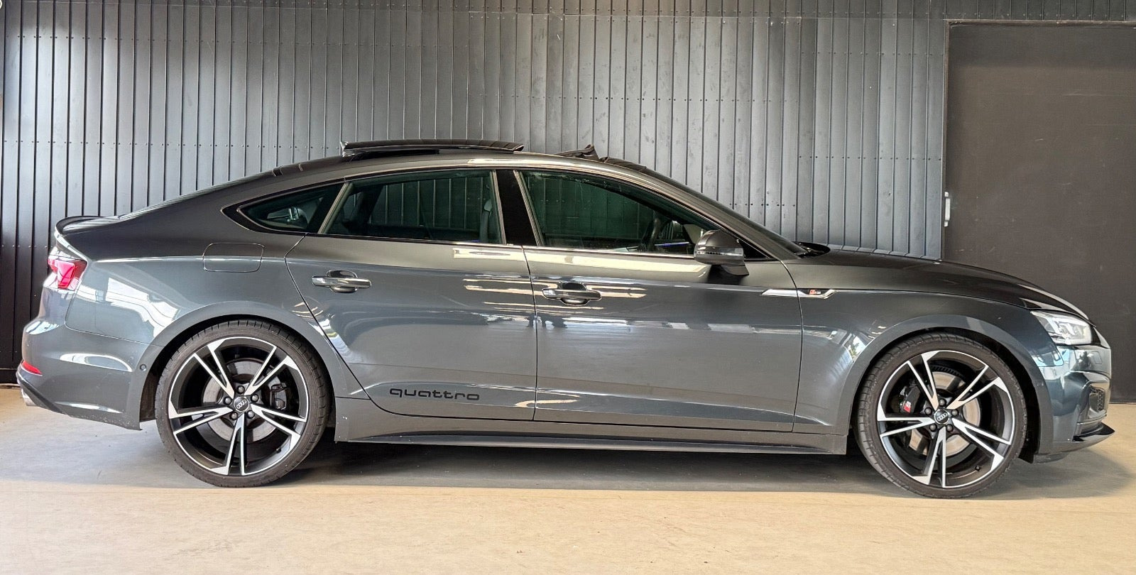 Grå Audi S5 fra 2018