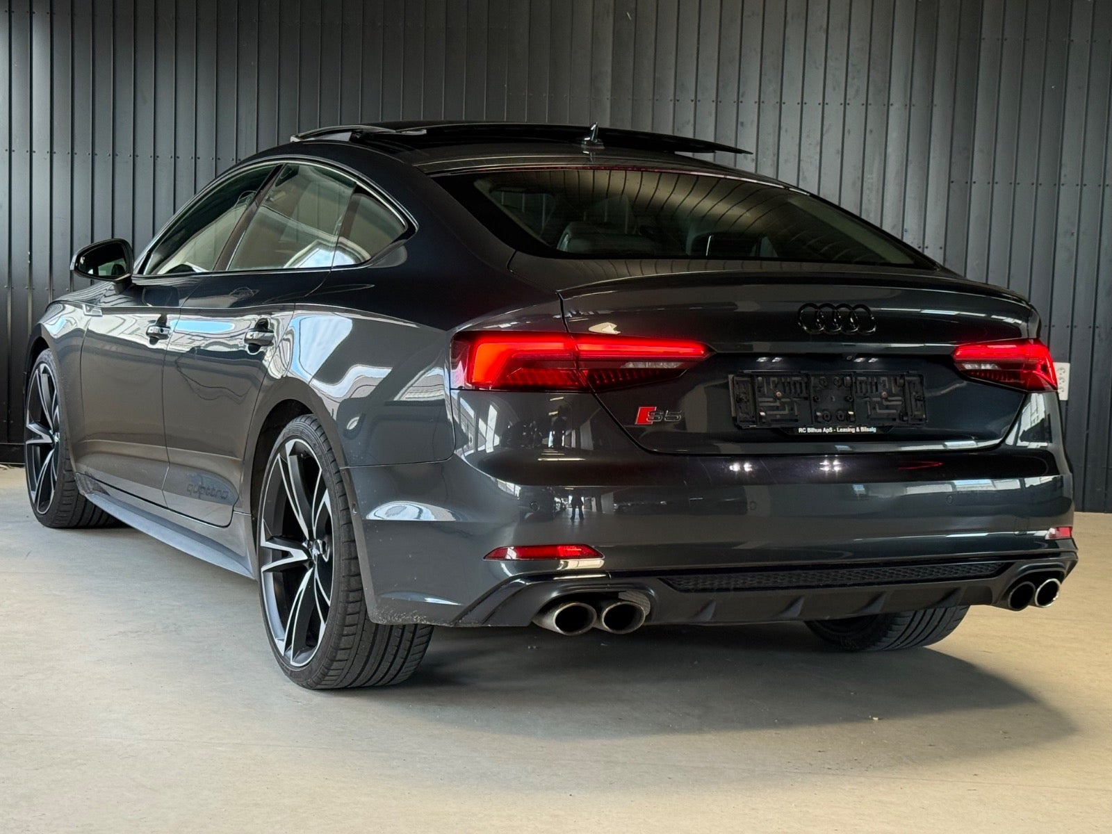 Grå Audi S5 fra 2018