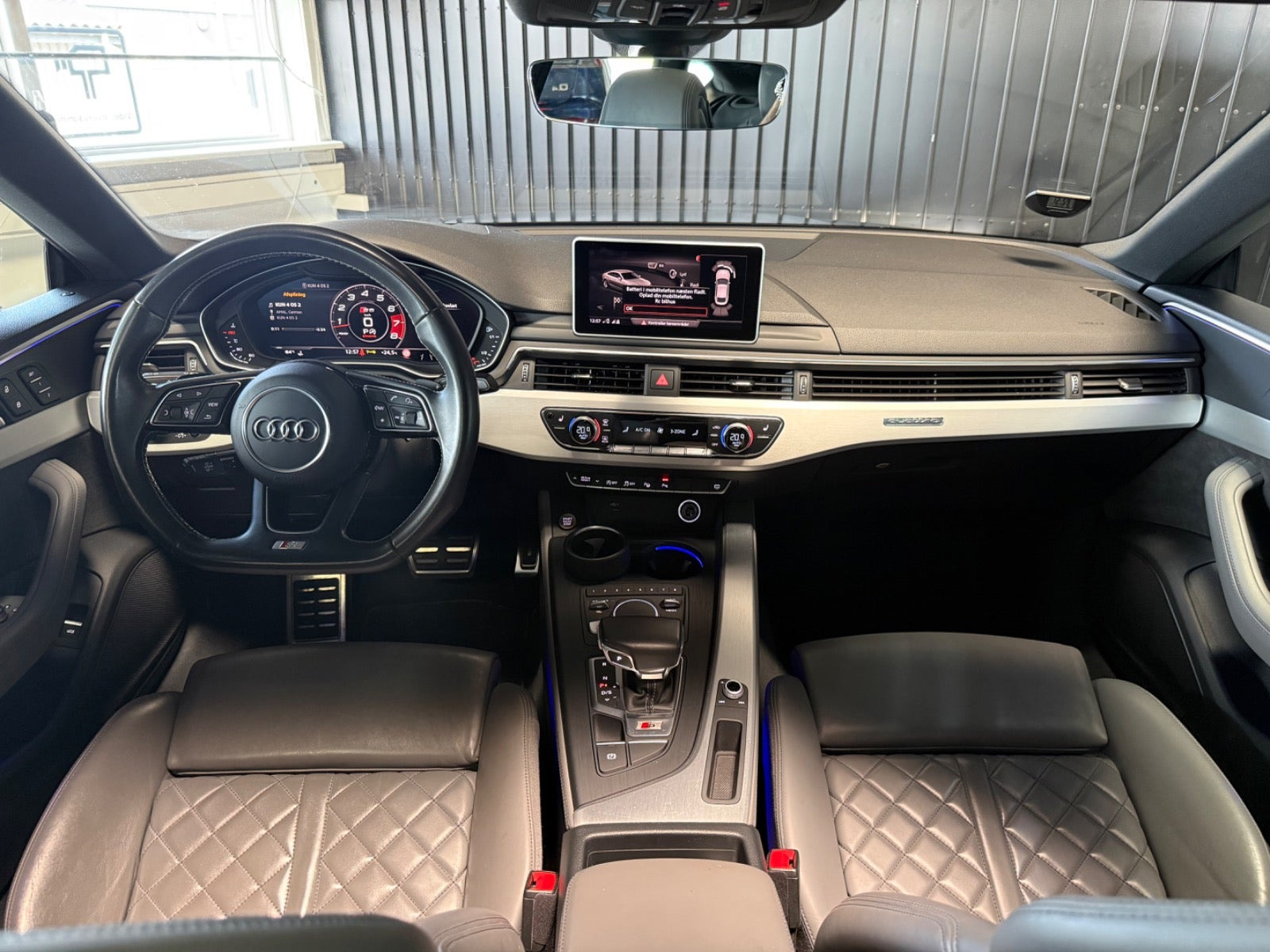 Grå Audi S5 fra 2018
