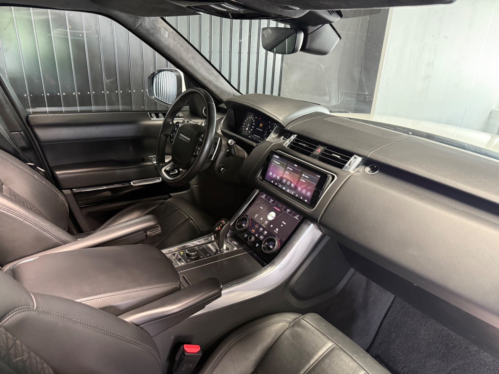 Hvid Land Rover Range Rover sport fra 2018