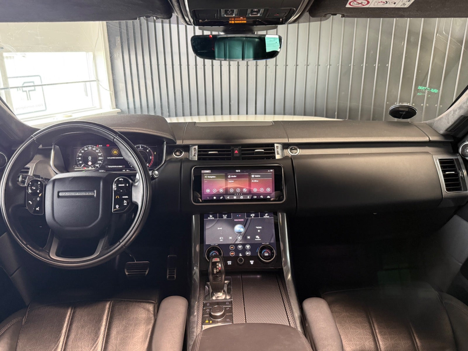 Hvid Land Rover Range Rover sport fra 2018