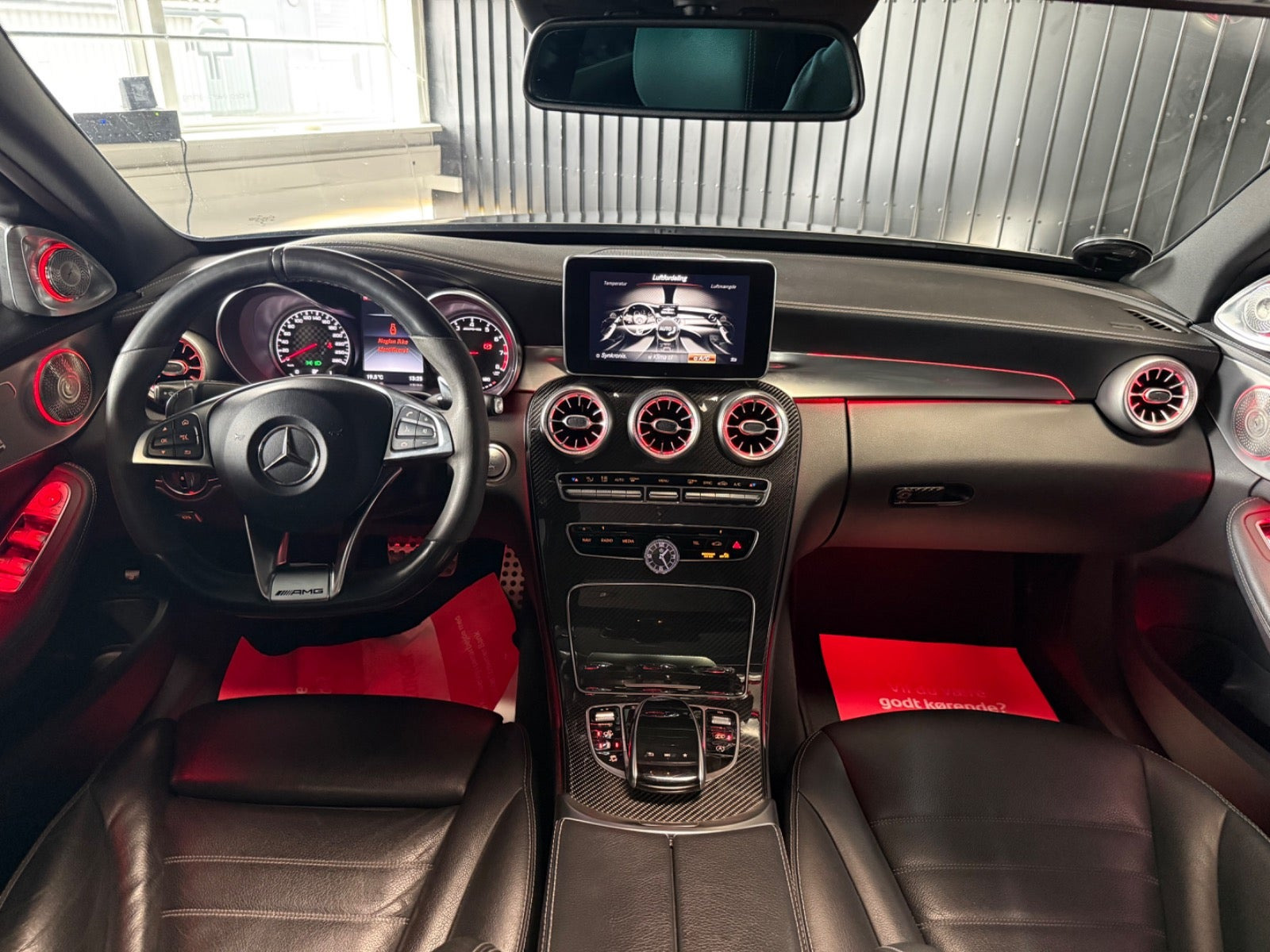 Grå Mercedes C43 fra 2016