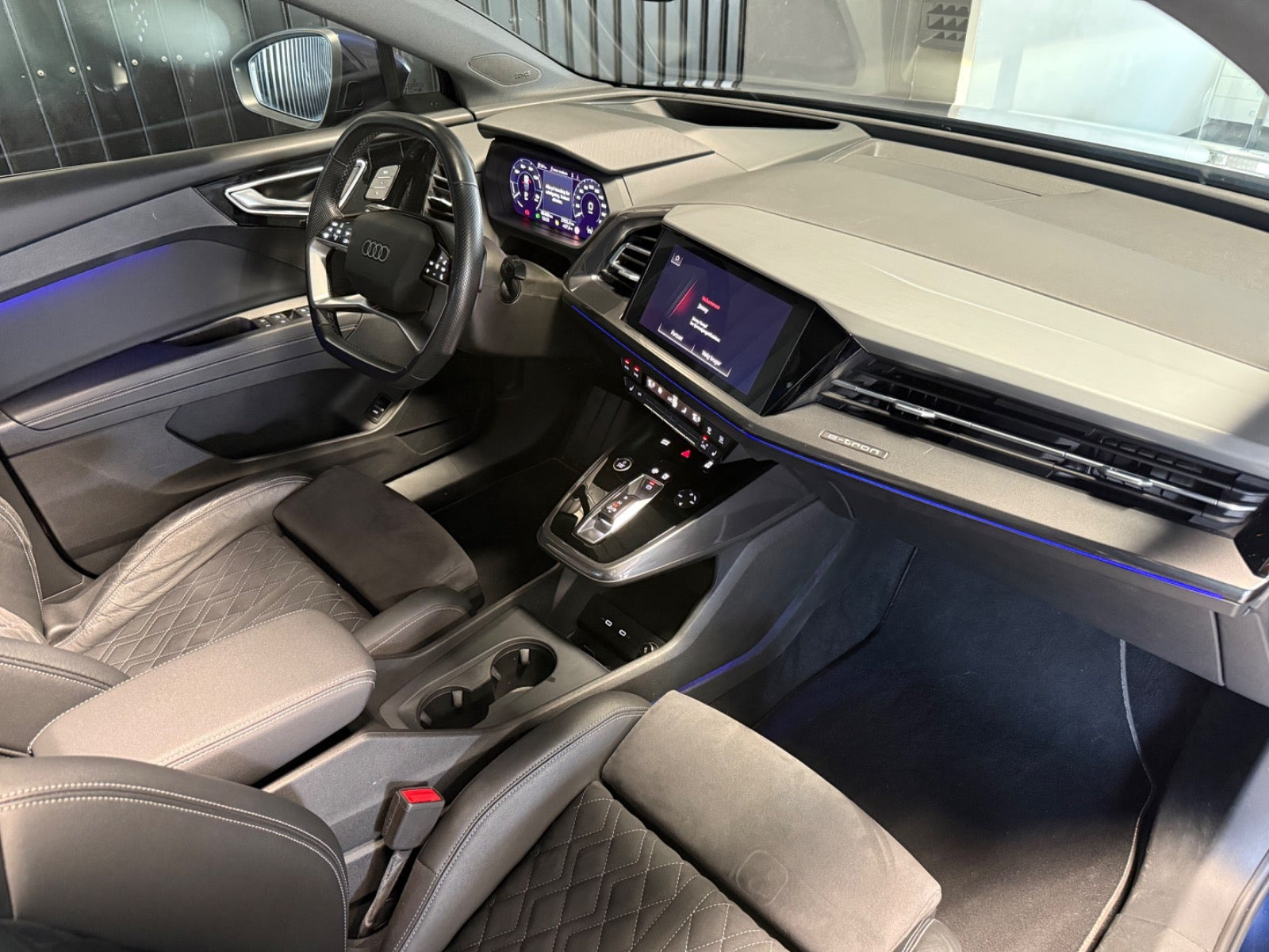 Blå Audi Q4 e-tron fra 2021
