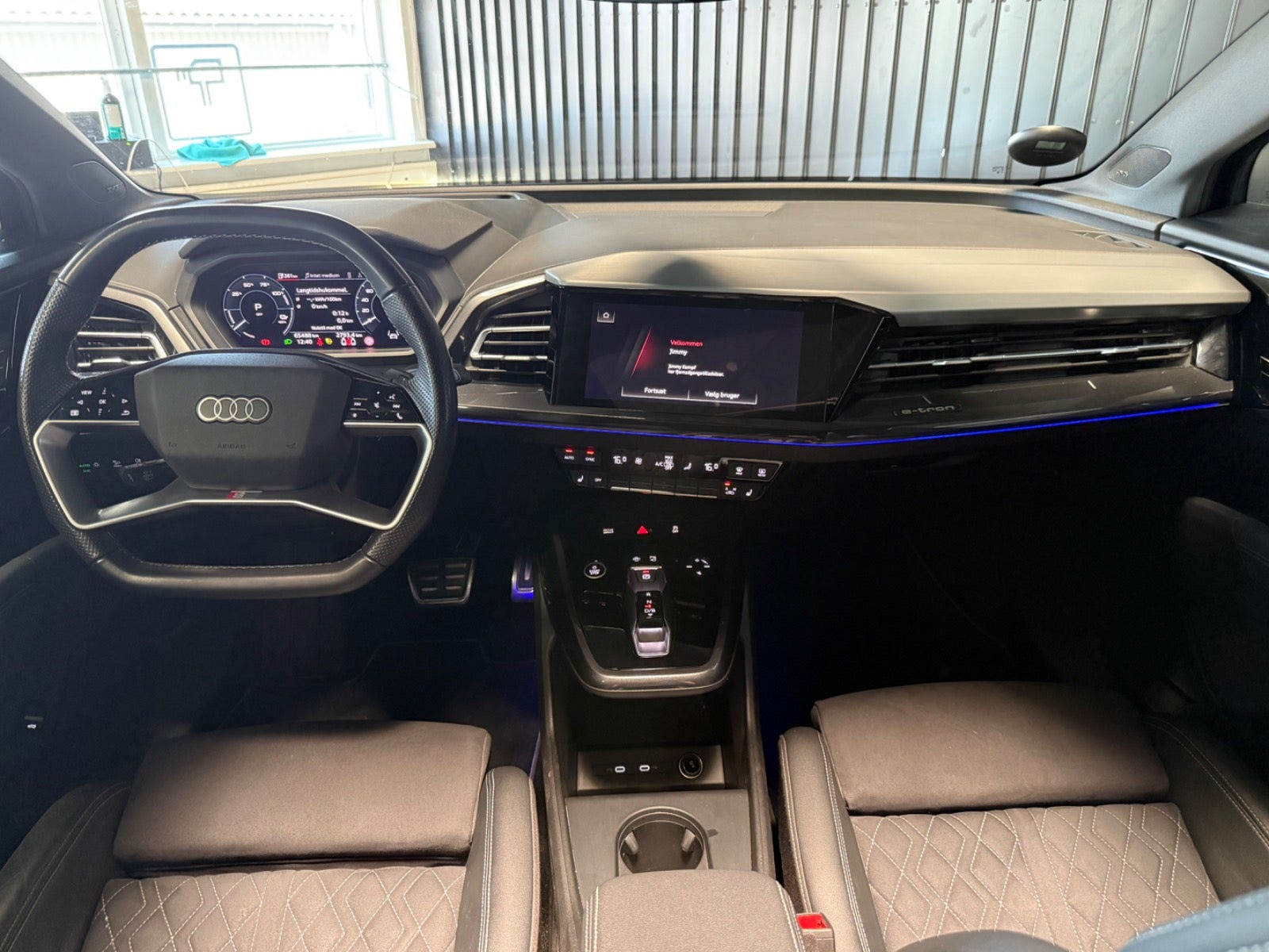Blå Audi Q4 e-tron fra 2021