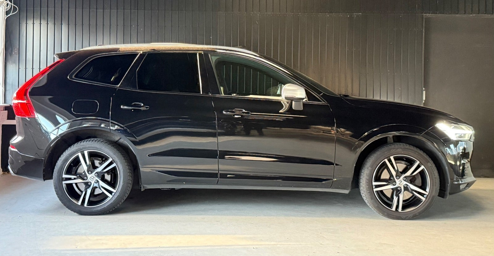 Sort Volvo XC60 fra 2018