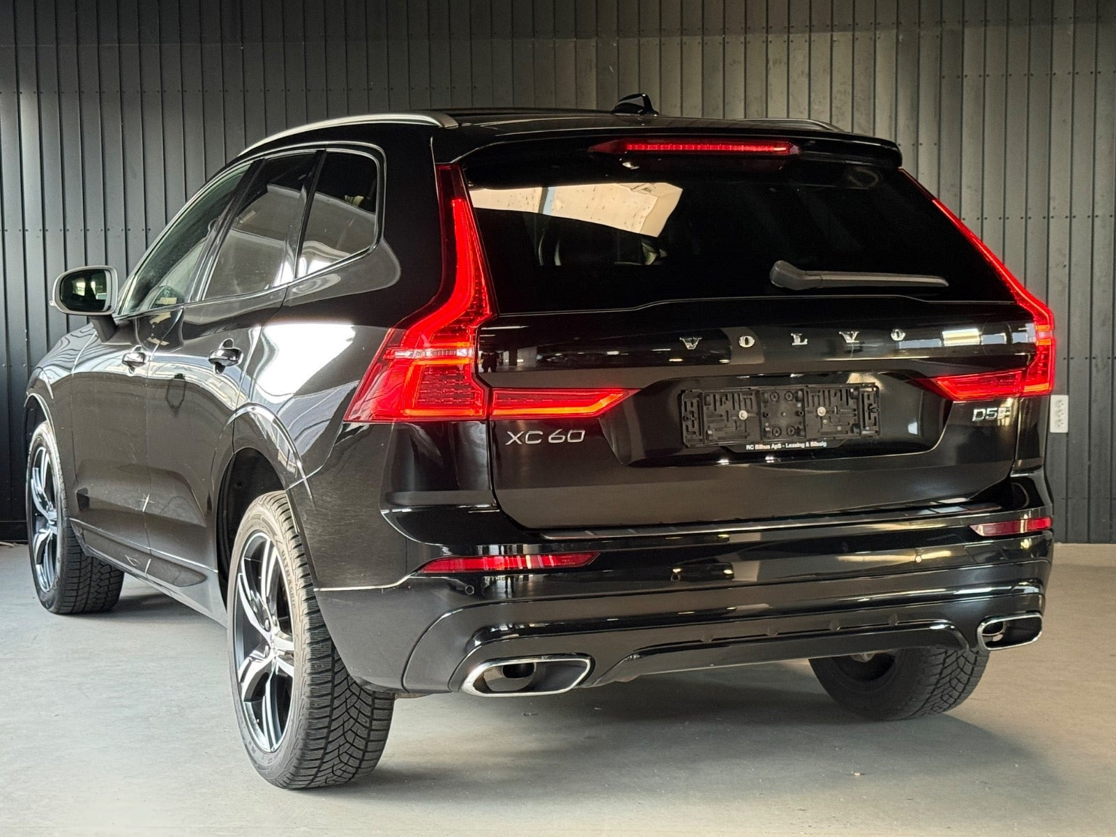 Sort Volvo XC60 fra 2018