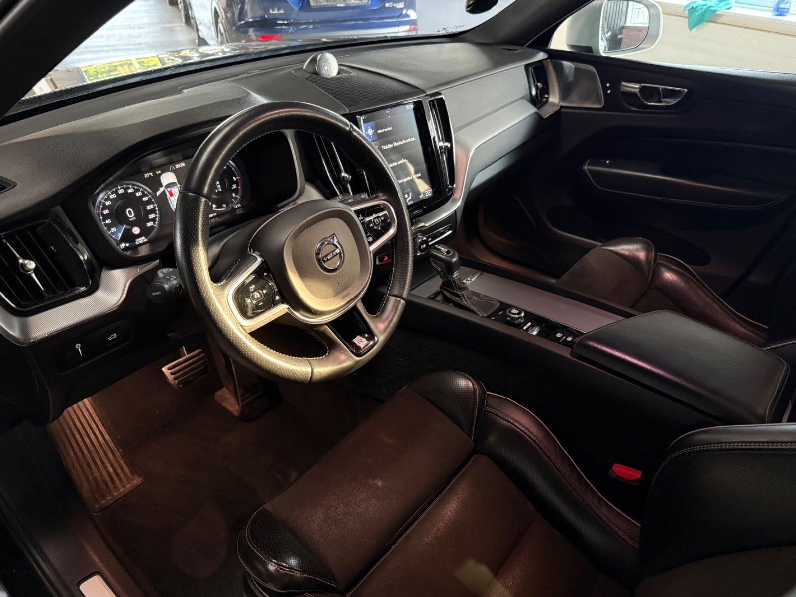 Sort Volvo XC60 fra 2018