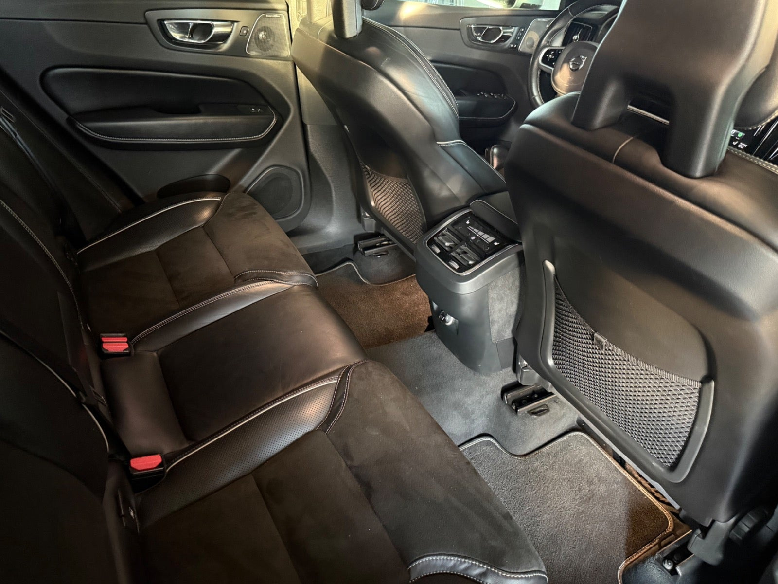 Sort Volvo XC60 fra 2018