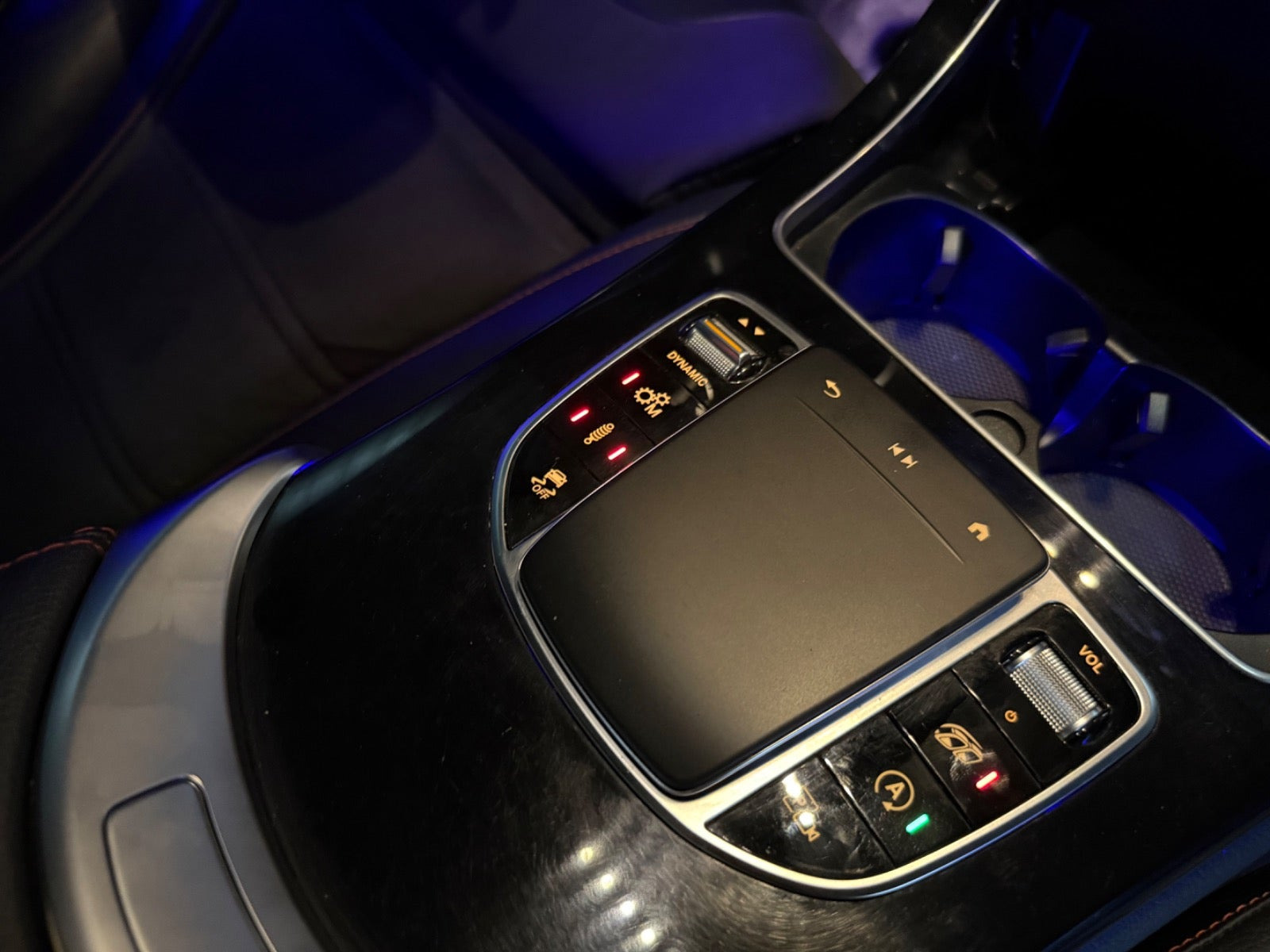 Grå Mercedes GLC43 fra 2021