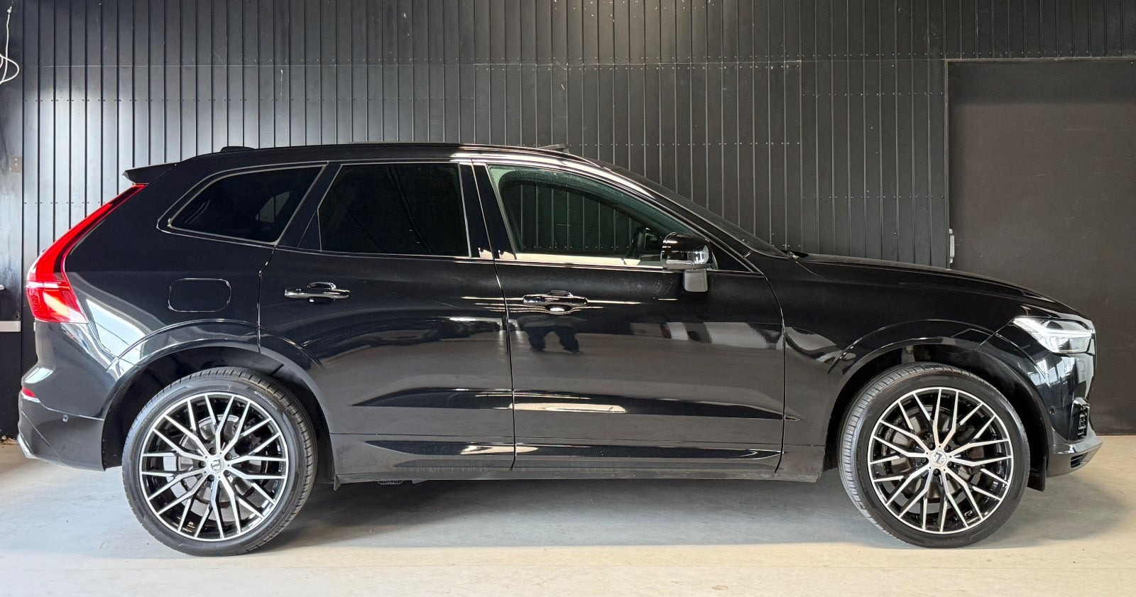 Sort Volvo XC60 fra 2021