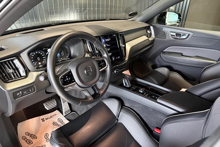 Sort Volvo XC60 fra 2021