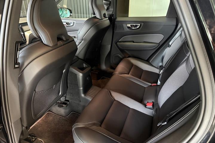 Sort Volvo XC60 fra 2021