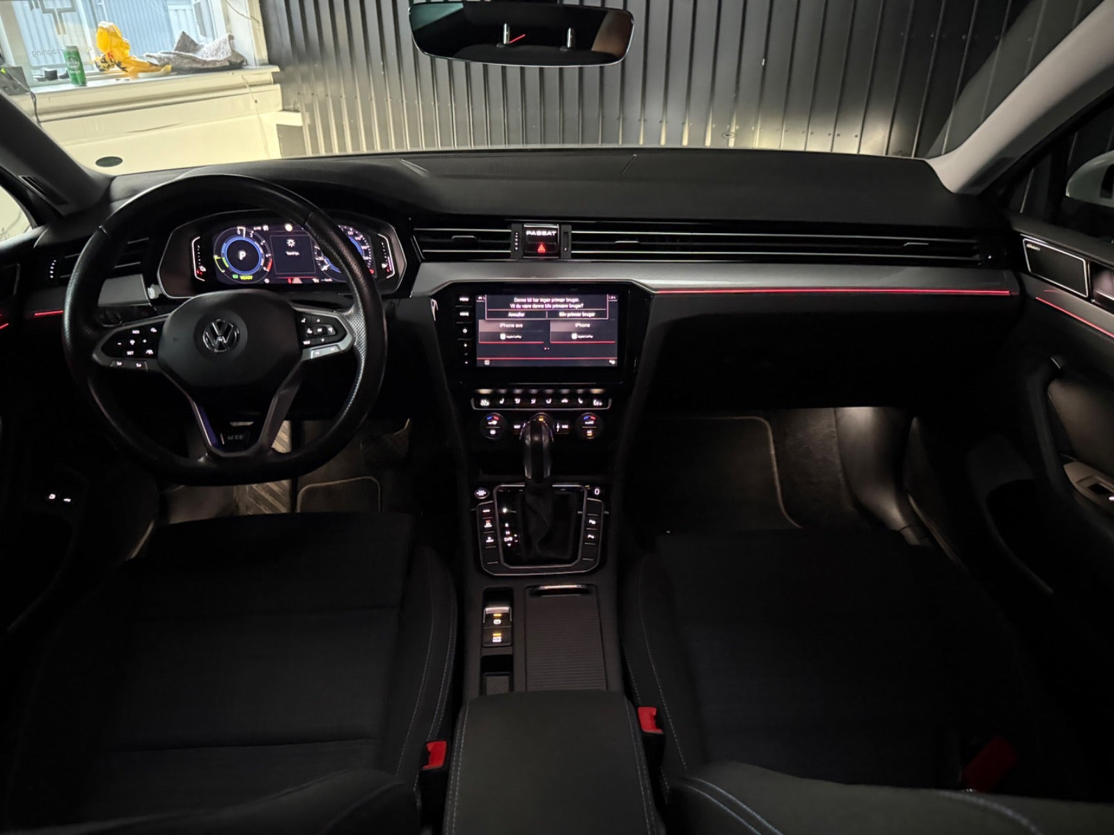 Hvid VW Passat fra 2020