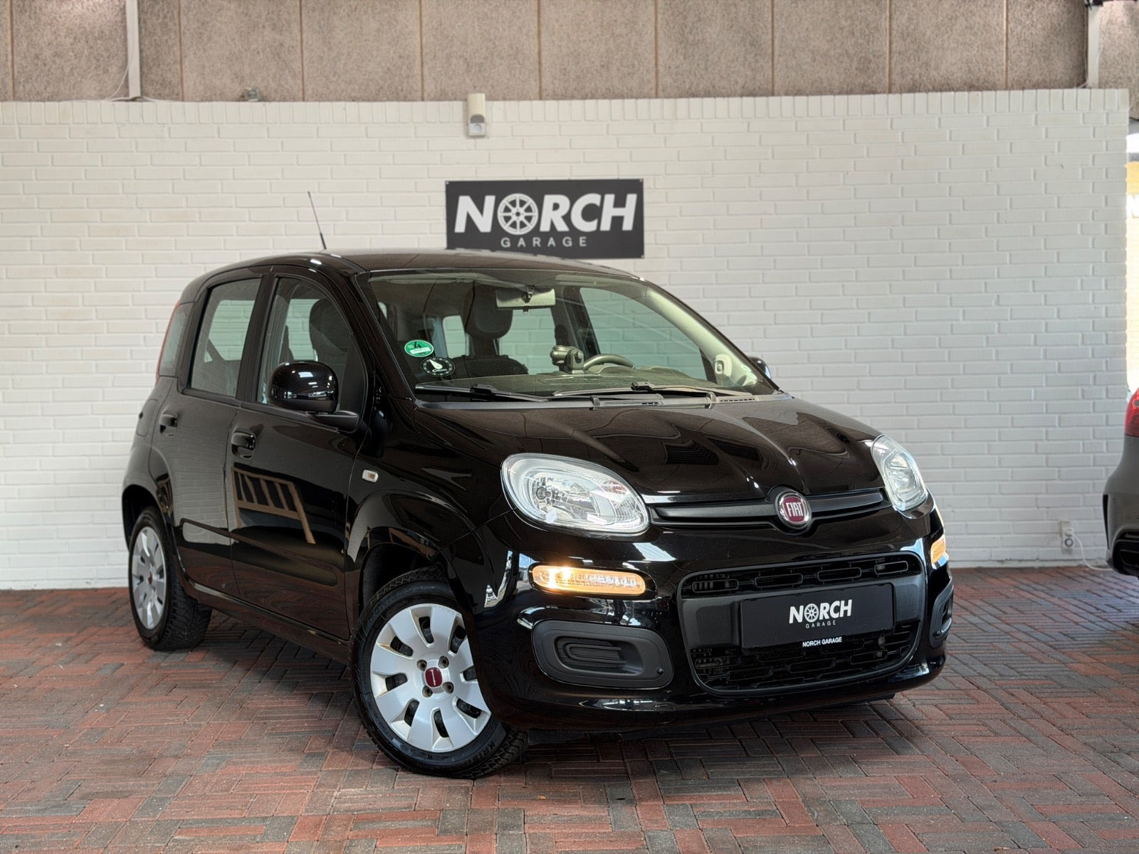 Sort Fiat Panda fra 2016