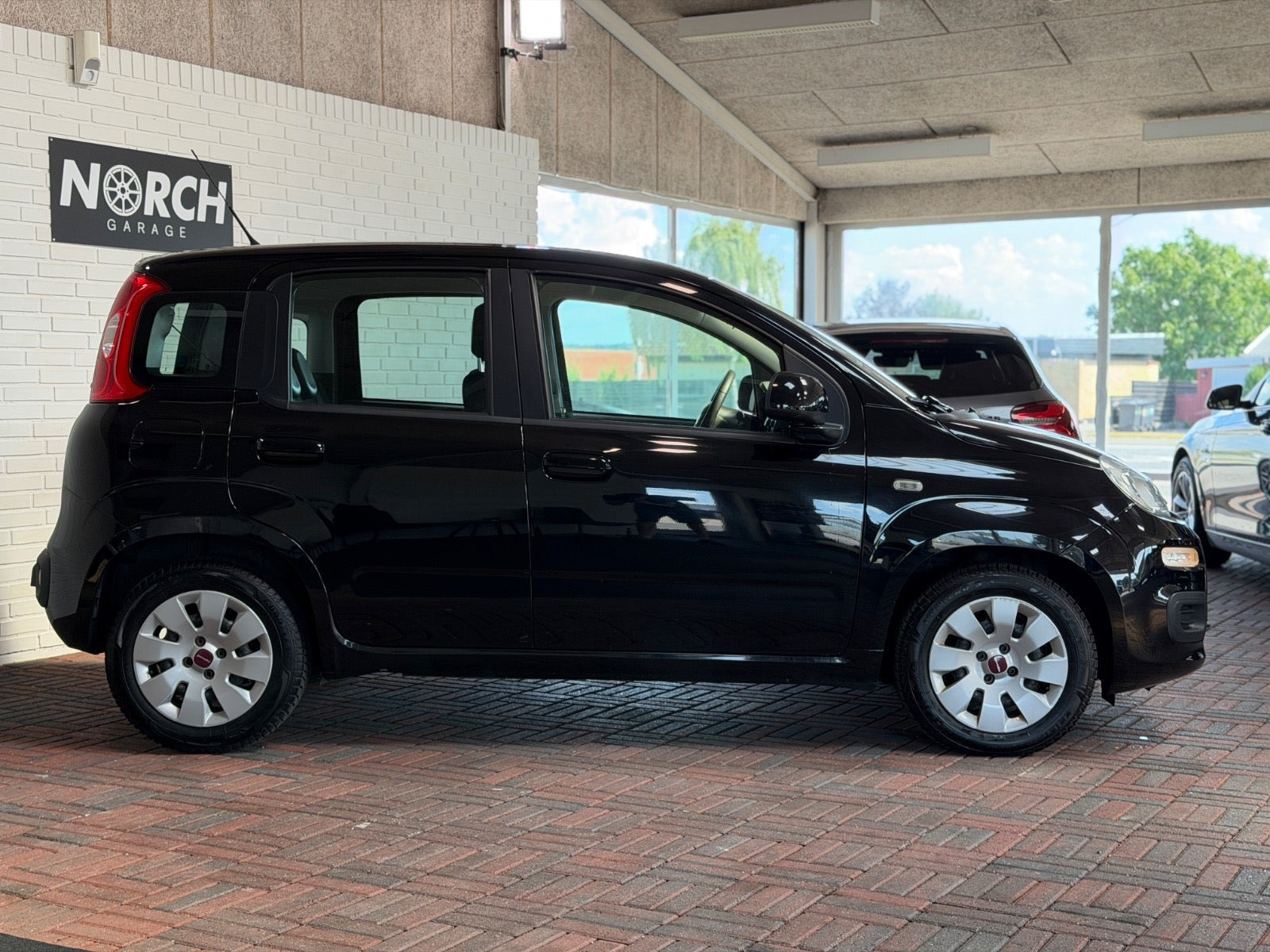 Sort Fiat Panda fra 2016
