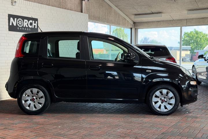Sort Fiat Panda fra 2016