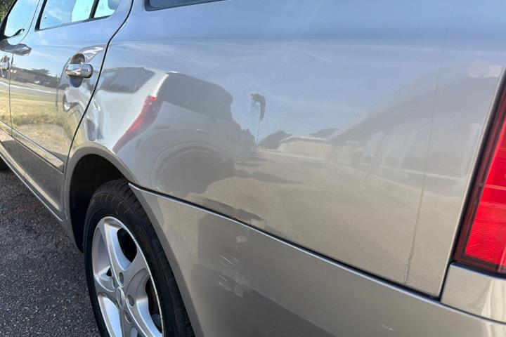 Beige Skoda Octavia fra 2012