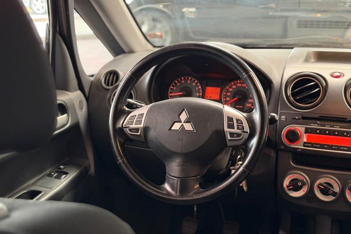 Grøn Mitsubishi Colt fra 2010