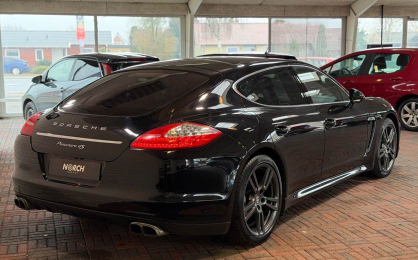 Porsche Panamera 4S