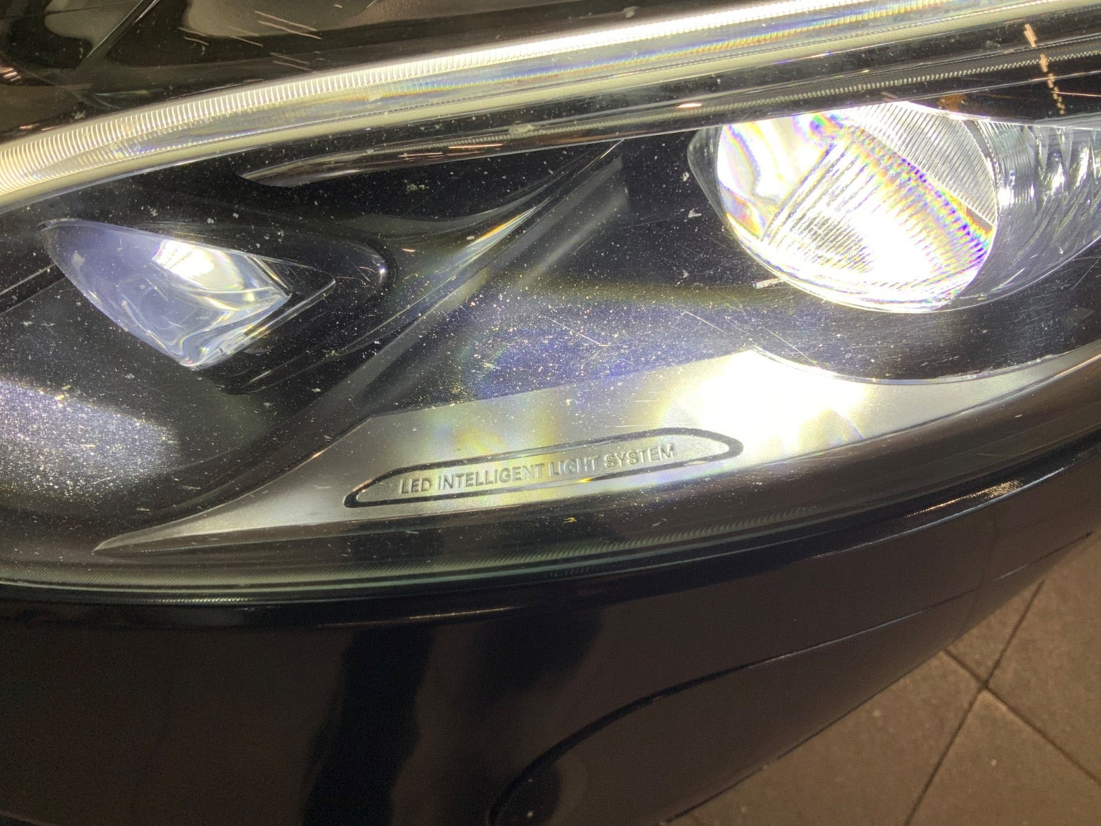 Hvid Mercedes EQV300 fra 2021