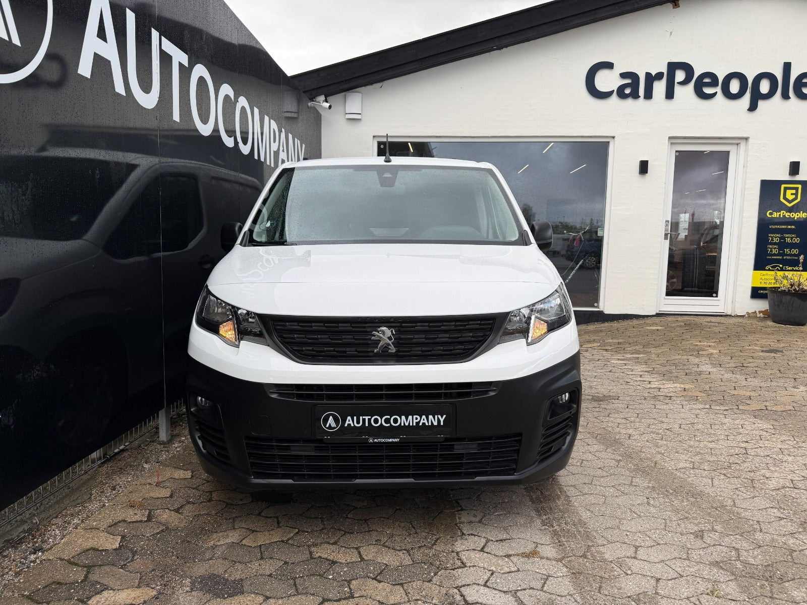 Hvid Peugeot Partner fra 2020