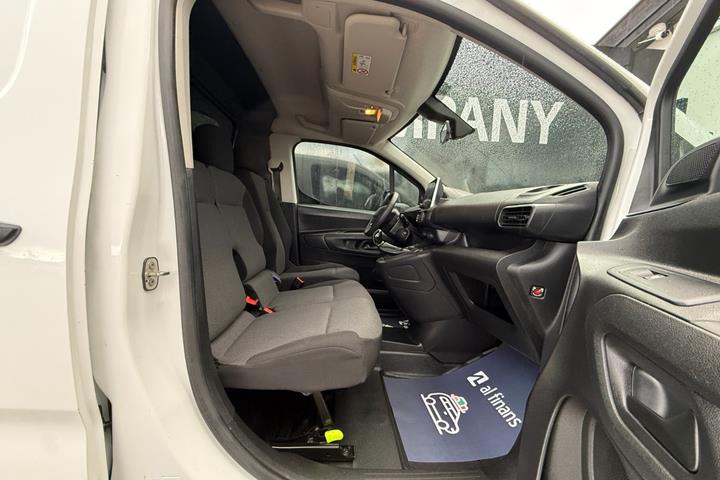 Hvid Peugeot Partner fra 2020
